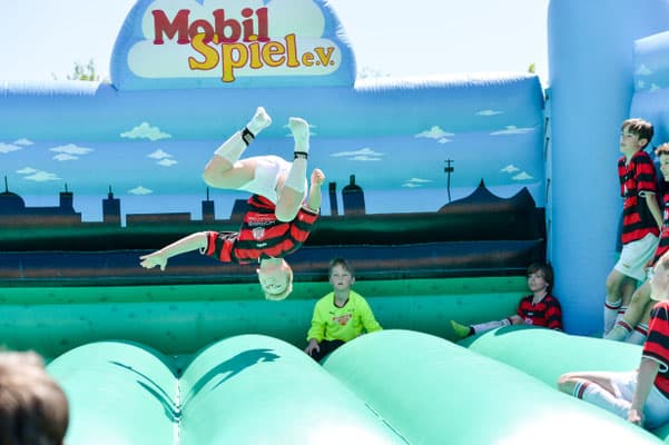 Junge Fußballer beim Sommerfest des TSV Maccabi München